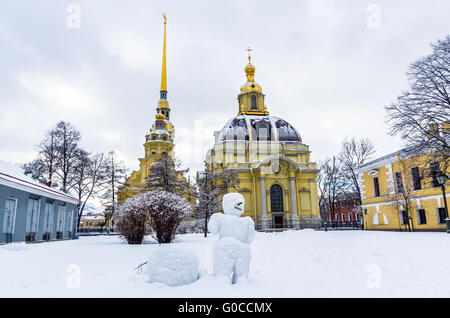 Blick auf Schneemann in Peter und Paul Fortress in Sankt-Petersburg Stockfoto