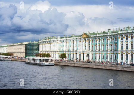 View Winterpalast in Sankt Petersburg von Newa. Russland Stockfoto