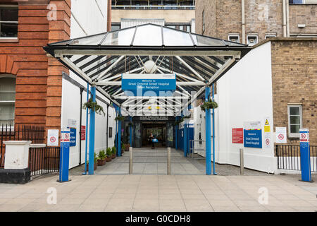 Eingang zum Great Ormond Street Children's Hospital, London, UK Stockfoto