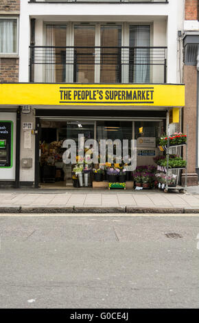 Die Menschen Supermarkt Lebensmittel kooperative auf Lambs Conduit St, London WC1, UK Stockfoto