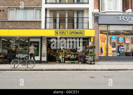 The People's Supermarket Food Cooperative on Lamb's Conduit Street, London, WC1, England, UK Stockfoto