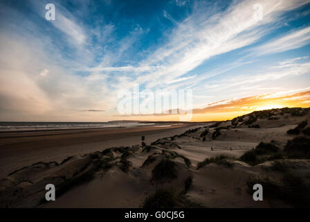 Camber Sands ist der Strand im Dorf Camber (in der Nähe von Rye), East Sussex, England, Großbritannien. Es ist das einzige Sanddünensystem in E Sussex Stockfoto