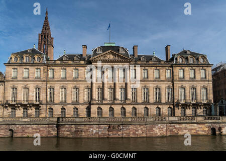 Palais Rohan und Fluss Ill in Straßburg, Elsass, Frankreich Stockfoto