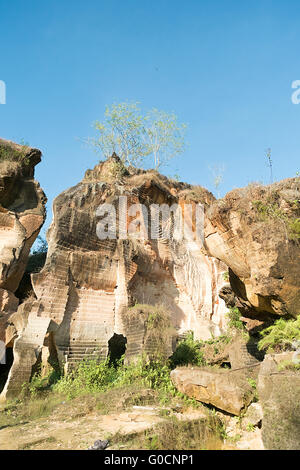 Blick auf die Hügel in Tradirional Ziegelei in Bangkalan, Madura Island, Indonesien. Stockfoto