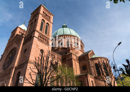 die katholische Kirche Saint-Pierre-le-Jeune in Straßburg, Elsass, Frankreich Stockfoto