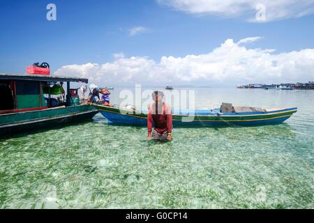 Alltag der nicht identifizierten Seagypsy Menschen in Mabul Island, Malaysia. Stockfoto