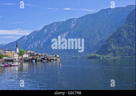 Hallstatt, Österreich, Blick auf den See mit Reflexion Stockfoto