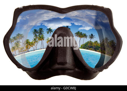 tropischer Landschaft spiegelt sich in der Maske Brille fo Stockfoto