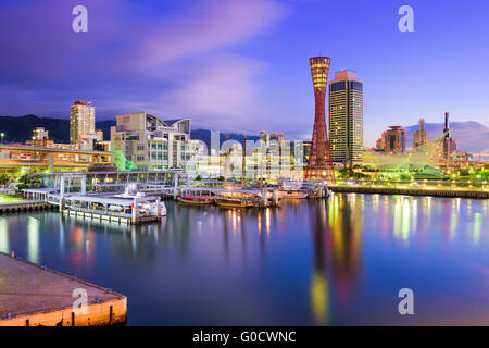 Kobe, Japan Skyline am Hafen. Stockfoto