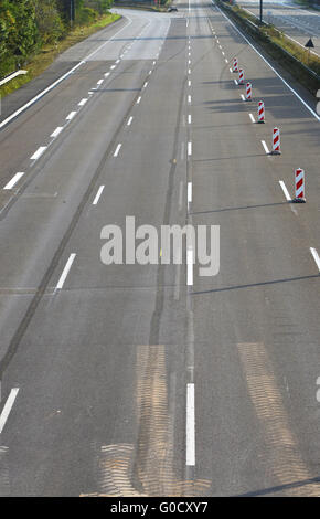 leeren 8-spurige Autobahn wegen Straßen- und Brückenbau Stockfoto