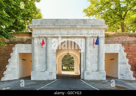 Antikes Tor - der Eingang zu der historischen Stadt Lucca in der Toskana Stockfoto