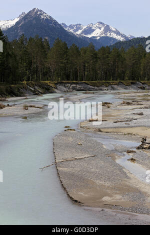 Wilde Flusslandschaft der Tiroler Lech, Österreich Stockfoto