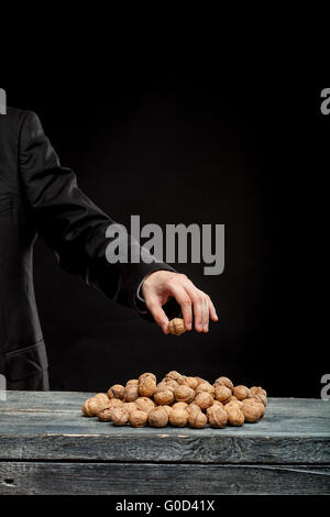 junger Mann ersticht Mutter Stockfoto