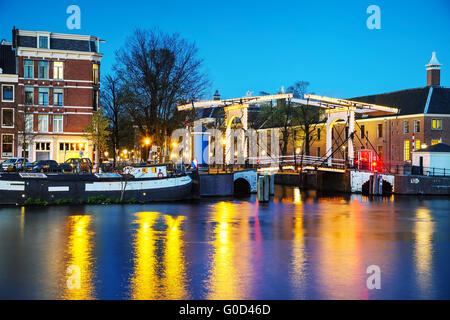 Nacht-Stadtansicht von Amsterdam, Niederlande Stockfoto