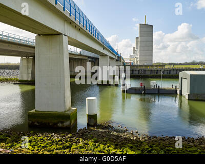 Die Hartelkering ist Hartel Barriere, ein Teil der Europoortkering ist ein Teil des Deltas Projekt funktioniert. Stockfoto