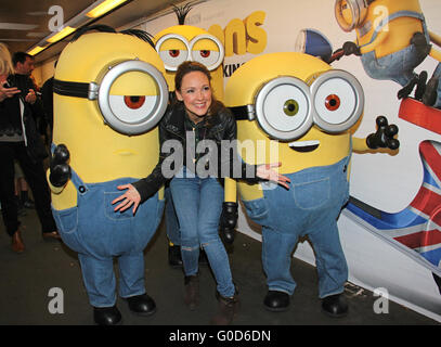 Carolin Kebekus mit Minion wenige Zeichen Stockfoto