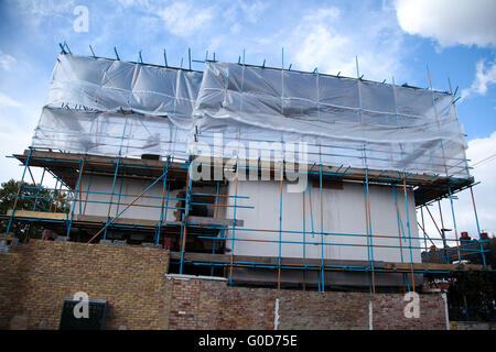 Gerüst auf ein renoviertes Haus in London Stockfoto