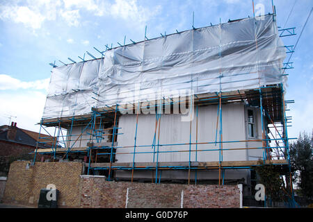 Gerüst auf ein renoviertes Haus in London Stockfoto