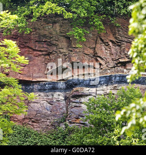 Geologische Aufschluss mit oberirdischen Kohlenflöz Stockfoto