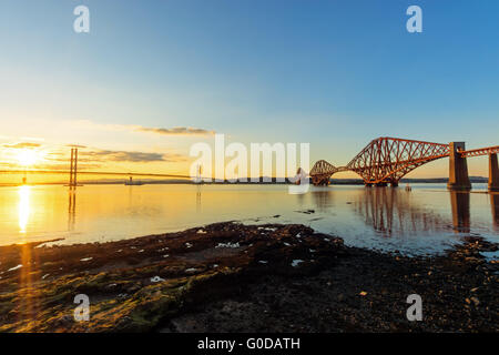 Die zwei Brücken über den Firth of Forth in Süd-Q Stockfoto