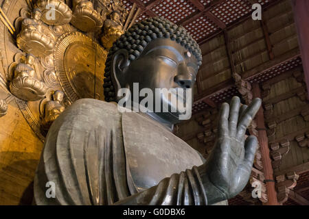 Welt größte Bronze Buddha-Statue im Tempel Tōdai-Ji in Nara, Japan. Stockfoto