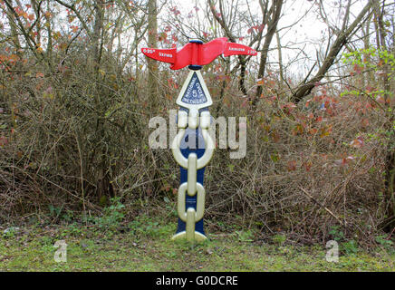 Ein National Cycling Network-Zeichen zeigt die Abstände zu Abingdon und Oxford Thames Path unterwegs Stockfoto