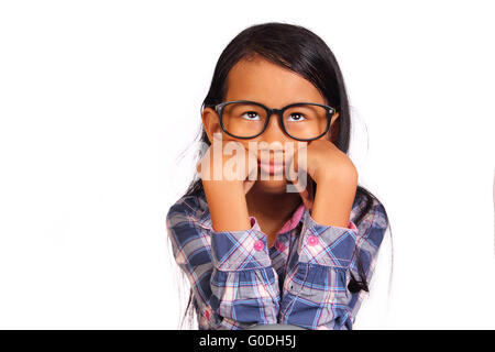 Kleines Mädchen mit Brille zeigt gelangweilten Geste isoliert auf weiss Stockfoto