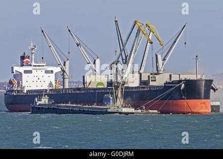 Liefern Sie Schiff MV Tschaikowsky Lissabon Portugal Stockfoto