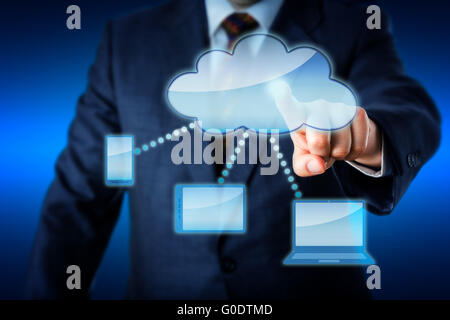 Business Mann berühren Smart Computing Netzwerk Stockfoto