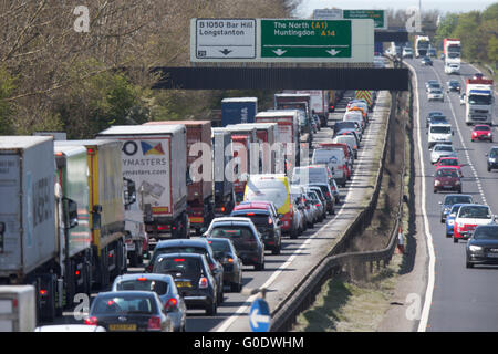 Stau auf der A14-Schnellstraße in Cambridge. Stockfoto