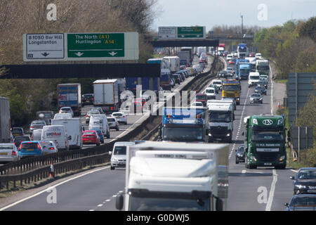 Stau auf der A14-Schnellstraße in Cambridge. Stockfoto