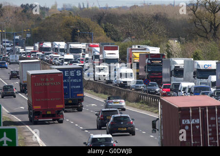 Stau auf der A14-Schnellstraße in Cambridge. Stockfoto