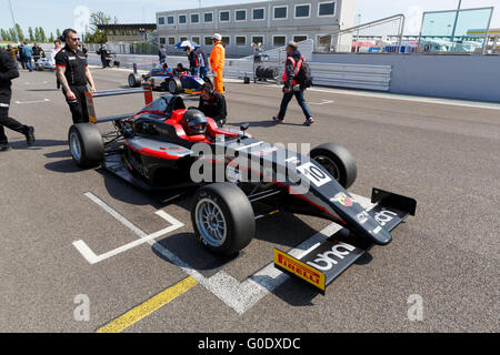 Misano Adriatico, Italien - 10. April 2016: A Tatuus F4 T014 Abarth von Bhaitech Team, angetrieben von Altoè Giacomo, italienischer F4 Stockfoto