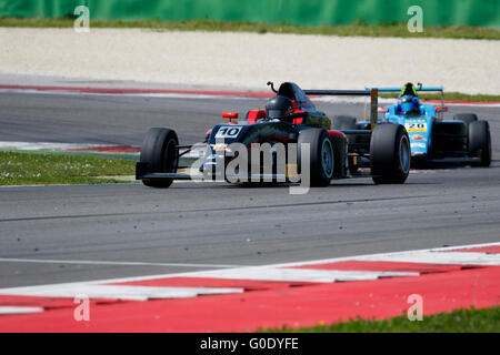 Misano Adriatico, Italien - 10. April 2016: A Tatuus F4 T014 Abarth von Bhaitech Team, angetrieben von Altoè Giacomo, italienischer F4 Stockfoto