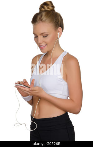 schöne sportliche Frau mit Kopfhörer und Telefon Stockfoto