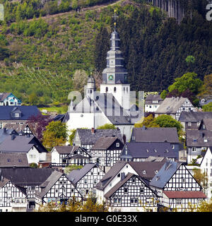 Blick zum malerischen Dorf Hallenberg, Deutschland Stockfoto