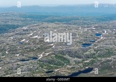 Blick vom Berg Gaustatoppen am sonnigen Sommertag, Telemark, Norwegen Stockfoto
