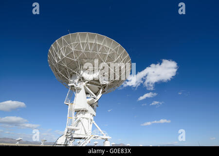 Riesige Antenne Schüssel am Very Large Array, auf der Suche nach imaging Signal im Raum Stockfoto