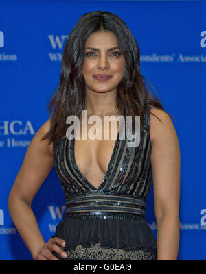 Washington, District Of Columbia, USA. 30. April 2016. Priyanka Chopra kommt für die 2016 White House Correspondents Association Annual Dinner im Washington Hilton Hotel am Samstag, den 30. April 2016.Credit: Ron Sachs/CNP. © Ron Sachs/CNP/ZUMA Draht/Alamy Live-Nachrichten Stockfoto