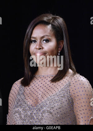 Washington, District Of Columbia, USA. 30. April 2016. First Lady Michelle Obama Lächeln während der White House Correspondents' Association annual Dinner am 30. April 2016 im Washington Hilton Hotel in Washington.This ist Präsident Obama achte und letzte White House Correspondents' Association.Credit: Olivier Douliery/Pool über CNP Credit: Olivier Douliery/CNP/ZUMA Draht/Alamy Live News Stockfoto