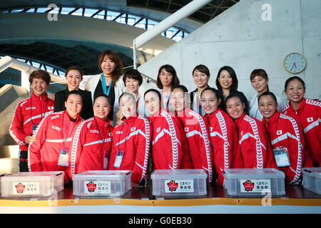 Tokio, Japan. 30. April 2016. Team Japan (JPN) Synchronschwimmen zu gruppieren: der 92. Japan synchronisiert Swimming Championships Open 2016 bei Tatumi International pool in Tokio, Japan. © Yohei Osada/AFLO SPORT/Alamy Live-Nachrichten Stockfoto