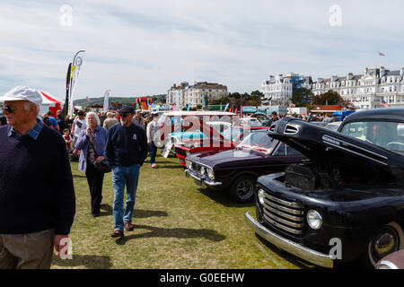 Eastbourne, Großbritannien, 1. Mai 2016. UK-Wetter.  Auto-Enthusiasten treffen sich in der Frühlingssonne die Eastbourne herrliche Motoren zeigen, UK Credit: Ed Brown/Alamy Live News Stockfoto