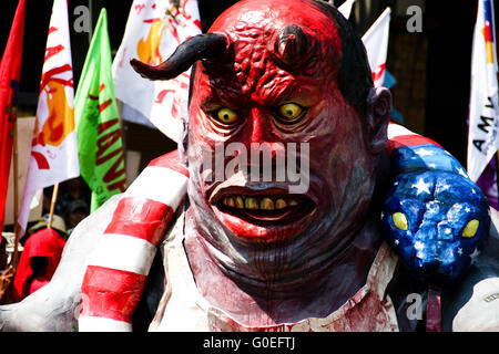 Philippinen. 1. Mai 2016. Ein Bildnis der philippinische Präsident Benigno Aquino III in Mendiola, Manila. Hunderte von Demonstranten marschierten an die US-Botschaft in Roxas Boulevard, Manila, ihre Beschwerden während der Mai Luft 1 Tag der Arbeit Protestkundgebung. © J Gerard Seguia/ZUMA Draht/Alamy Live-Nachrichten Stockfoto