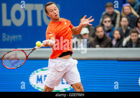 München, Deutschland. 1. Mai 2016. Deutschlands Philipp Kohlschreiber in Aktion gegen Österreichs Dominic Thiem (nicht abgebildet) während das Finale des ATP-Tennis-Turnier in München, 1. Mai 2016. Foto: MARC Müller/Dpa/Alamy Live News Stockfoto