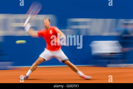 München, Deutschland. 1. Mai 2016. Eine Langzeitbelichtung Aufnahme zeigt Deutschlands Philipp Kohlschreiber in Aktion gegen Österreichs Dominic Thiem (nicht abgebildet) während das Finale des ATP-Tennis-Turnier in München, 1. Mai 2016. Foto: MARC Müller/Dpa/Alamy Live News Stockfoto