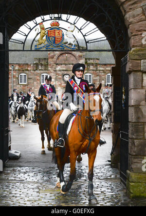 Berwick nach Tweed, England, 01 Mai 2016. Berwick nach Tweed, England, 01 Mai 2016. Rachel Martin Berwick nach Tweed führt die 407th der Grenzen von der Kaserne fahren. Es war die Gewohnheit für den Bürgermeister, Bänder zu den Fahrern, schmücken ihre Pferde zu präsentieren eine Tradition, die in Form von Rosetten bis heute andauert. Die Grenzen wurden durch das Scots vereinbart und Englisch in 1438.Riding der Grenzen wurde einem bürgerlichen Anlass, im Jahr 1609. Bildnachweis: Troy GB Bilder/Alamy Live News Stockfoto