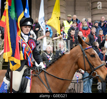 Berwick nach Tweed, England, 01 Mai 2016. Berwick nach Tweed, England, 01 Mai 2016. Rachel Martin führte Berwick nach Tweed 407th Reiten der Grenzen nach Erlaubnis des Bürgermeisters, die alten Stadtgrenzen zu fahren. Es war die Gewohnheit für den Bürgermeister, Bänder zu den Fahrern, schmücken ihre Pferde zu präsentieren eine Tradition, die in Form von Rosetten bis heute andauert. Die Grenzen wurden durch das Scots vereinbart und Englisch in 1438.Riding der Grenzen wurde einem bürgerlichen Anlass, im Jahr 1609. Bildnachweis: Troy GB Bilder/Alamy Live News Stockfoto