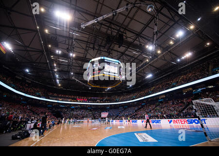 Hamburg, Deutschland. 30. April 2016. Gesamtansicht der DHB-Pokal Halbfinale Finale Handball-match zwischen Bergischer HC und SC Magdeburg in der Barlaycard Arena in Hamburg, Deutschland, 30. April 2016. Foto: LUKAS SCHULZE/Dpa/Alamy Live News Stockfoto