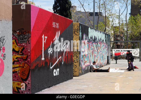 Barcelona, Katalonien, Spanien. 1. Mai 2016. Spanischen Gewerkschaft CNT-AIT widmen 1. Mai feste kulturelle Aktivitäten unter mit politischen Ansprüche zu bieten. CNT ist der spanischen nationalen Konföderation der Arbeit, eine anarcho syndikalistische Gewerkschaft. Karl Burkhof/Alamy leben Nachrichten Stockfoto