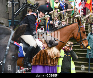 Berwick nach Tweed, England, 01 Mai 2016. Berwick nach Tweed, England, 01 Mai 2016. Rachel Martin führte Berwick nach Tweed ist 407th Reiten der Grenzen nach Erlaubnis vom Bürgermeister Helen Battinson, die Hut hat nur überlebt des Versuch von Rachels Pferd gefressen. Bildnachweis: Troy GB Bilder/Alamy Live News Stockfoto